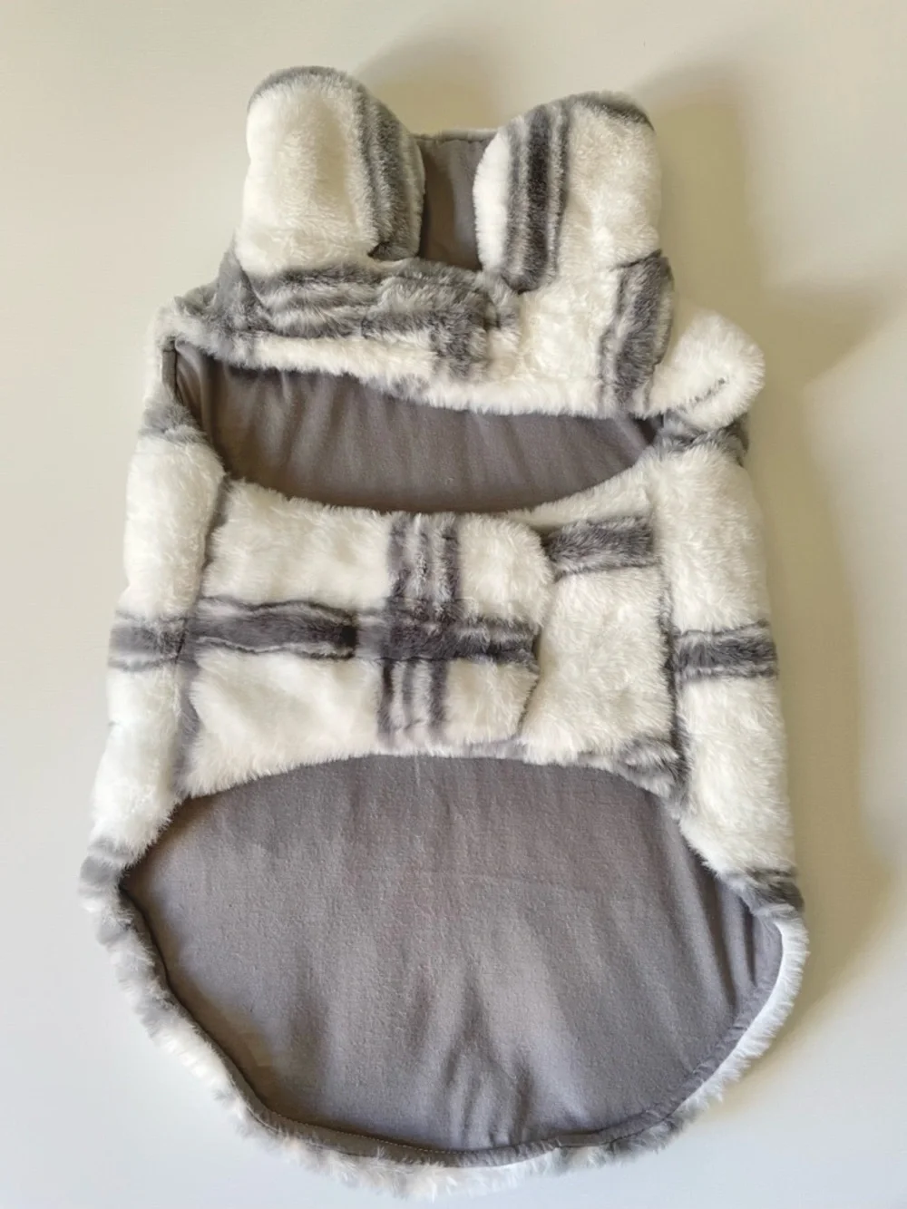 Koolaburra UGG Medium Danny Faux Fur Reversible Pet Vest Cozy White Gray Plaid